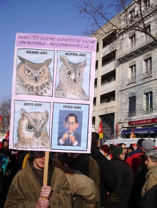 http://84.snuipp.fr/IMG/jpg/Affiche_Sarko_manif_Lyon.jpg
